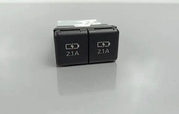 Toyota RAV 4 (XA50) USB socket connector 8553242010 E10R010