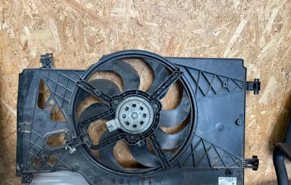 Opel Meriva B Radiator cooling fan shroud 13361816 R3455005
