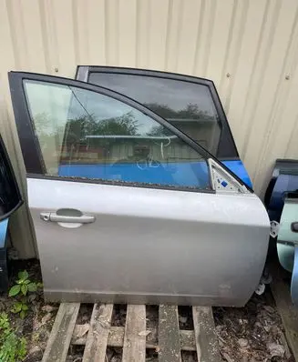 Subaru Impreza III Front door