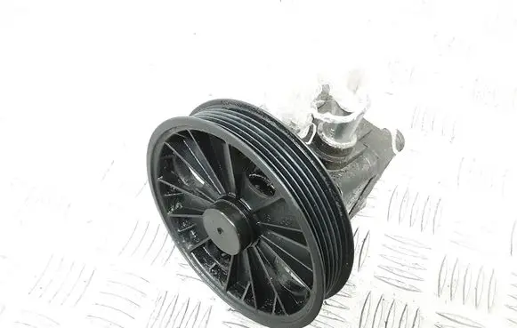 Volvo XC90 Power steering pump 30760531