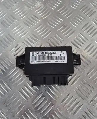 Opel Insignia A Seat control module 13575066
