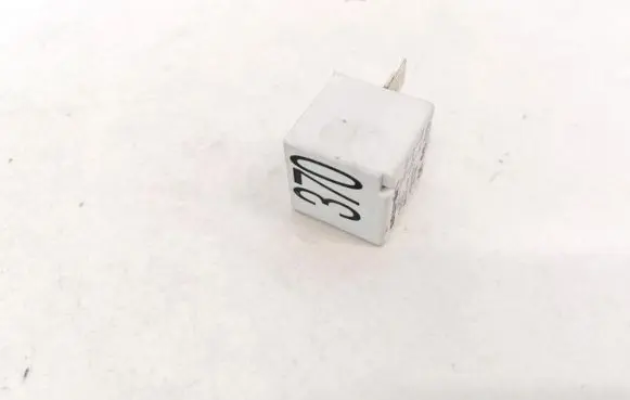 Audi A6 S6 C5 4B Other relay 8D0951253