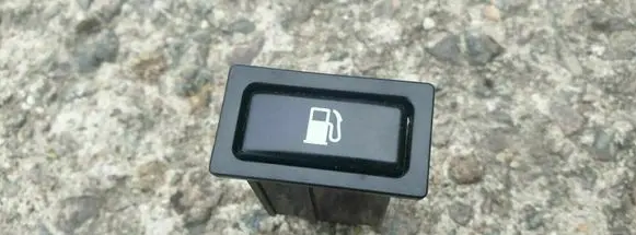 Toyota Avensis T250 Fuel tank opening switch 156795