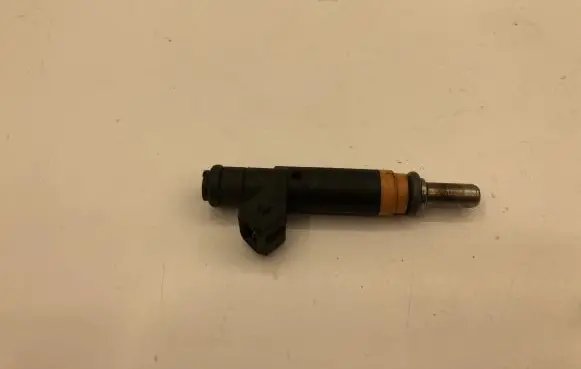 BMW 7 E65 E66 Fuel injector 7506924