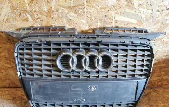 Audi A3 S3 8P Front grill 8P4653037