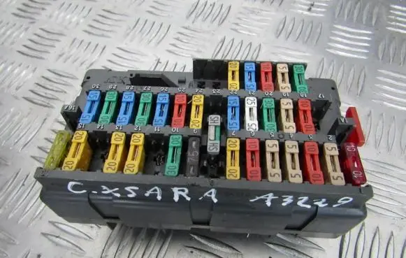 Citroen Xsara Fuse box set 95685912