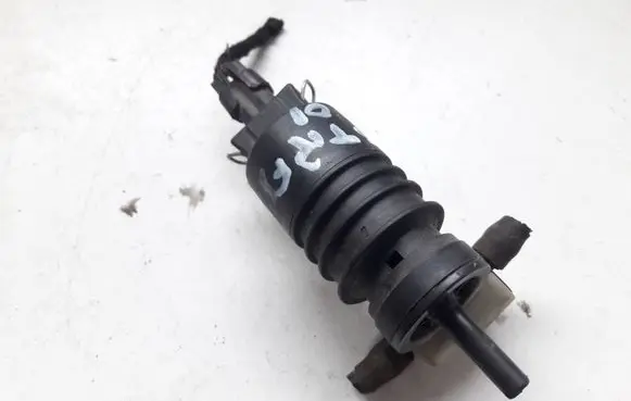 Opel Astra G Windscreen/windshield washer pump 90585762