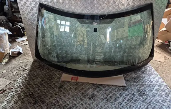Jeep Patriot Front windscreen/windshield window 