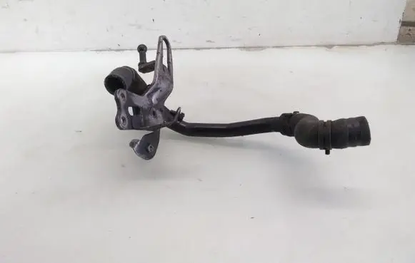 Volkswagen PASSAT B7 Engine coolant pipe/hose 03L122157