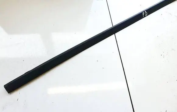 Honda FR-V Front door glass trim molding