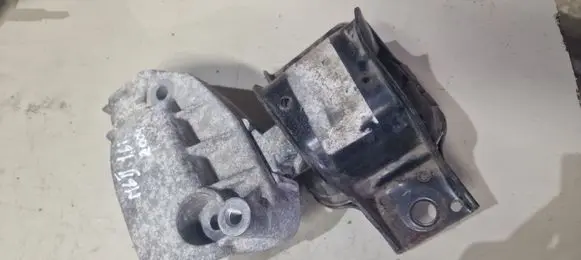 Renault Megane II Engine mount bracket 8200042452