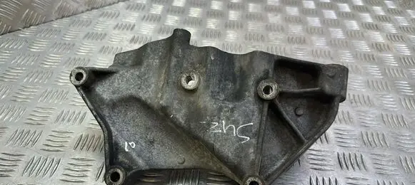 Suzuki Grand Vitara II Engine mounting bracket
