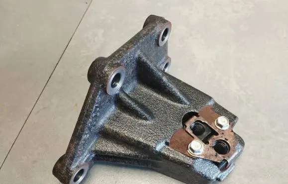 Hyundai ix35 Engine mounting bracket