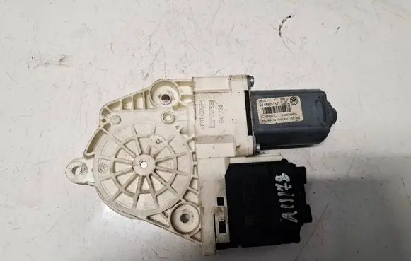 Volkswagen PASSAT CC Front door window regulator motor 914888117