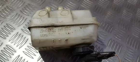 Brake fluid reservoir