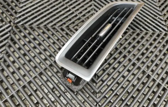 Ford Edge II Dash center air vent grill EM2B19C681AB