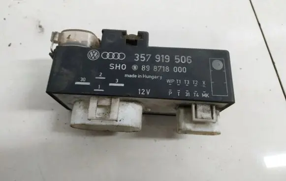Volkswagen Golf III Coolant fan relay 898718000 898719000