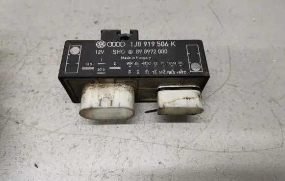 Volkswagen Golf IV Coolant fan relay 1J0919506K 64023