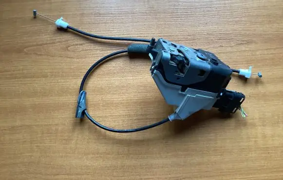 Seat Ibiza III (6L) Front door lock PSA567147