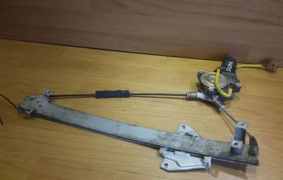 Mitsubishi Sigma Front door window regulator with motor MB676293