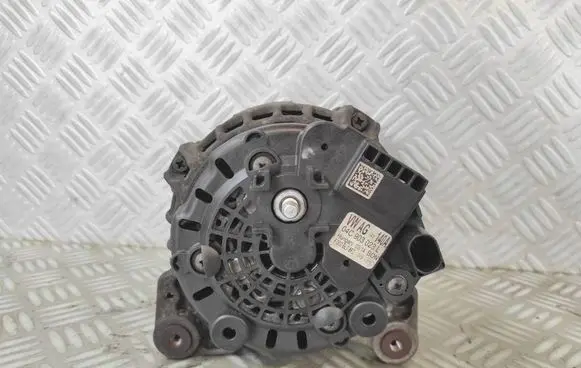 Volkswagen Scirocco Generator/alternator 04C903023L F000BL08E2