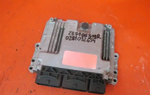 Renault Captur Engine control unit/module 237106319R 0281032654