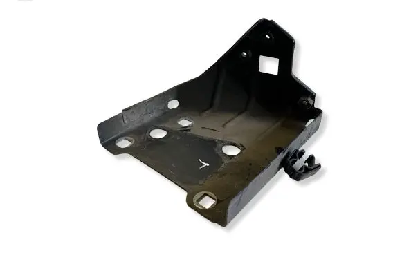 Jeep Cherokee Fender mounting bracket 