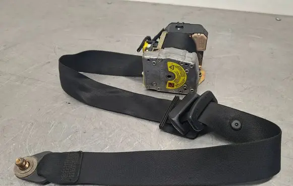 Mercedes-Benz E W210 Front seatbelt 33008119C 2018680222
