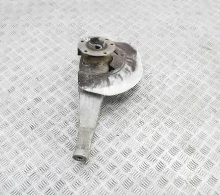 Front wheel hub