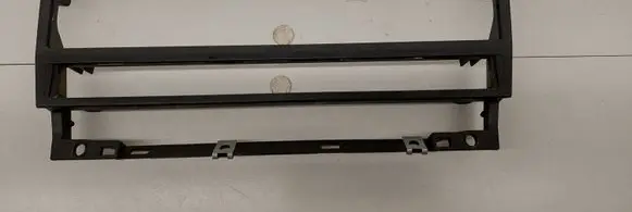 BMW 5 E39 Radio/GPS head unit trim 8247302