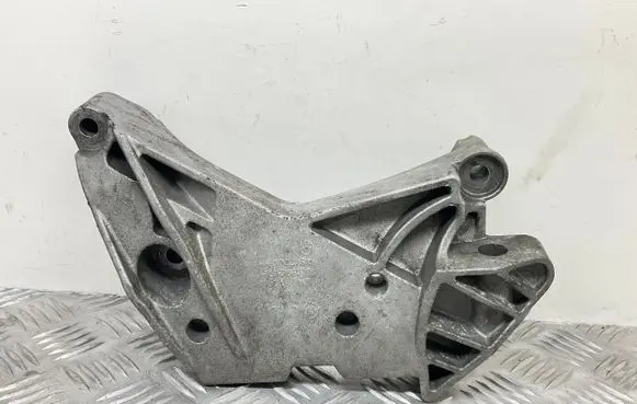 Volkswagen Scirocco Engine mounting bracket 06J199207P