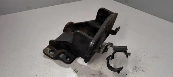 Nissan Patrol Y61 Engine mounting bracket