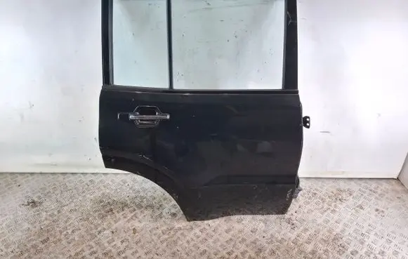 Mitsubishi Pajero Rear door