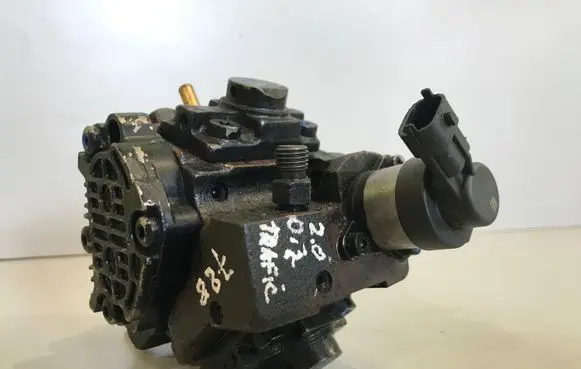 Renault Trafic II (X83) Fuel injection high pressure pump H8200690744 0445010170