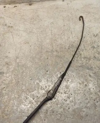 Opel Vivaro Front wiper blade arm 80005697B