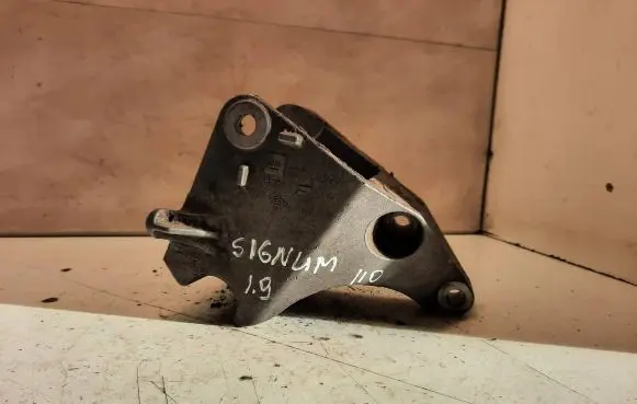 Opel Signum Engine mounting bracket 13112030