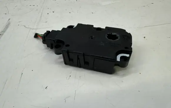 Mercedes-Benz CLA C118 X118 Air flap motor/actuator A0999063502