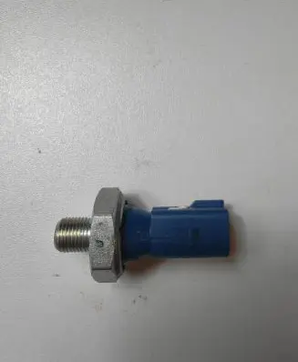 Volkswagen Golf VII Oil pressure sensor 06K919081