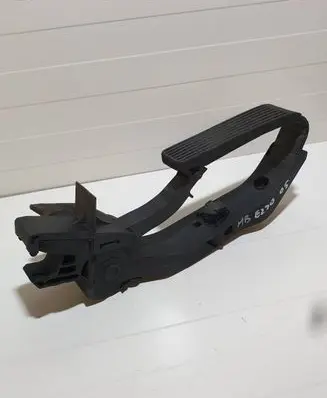 Mercedes-Benz E W211 Accelerator throttle pedal A2033000104 0293010382 A2113010001