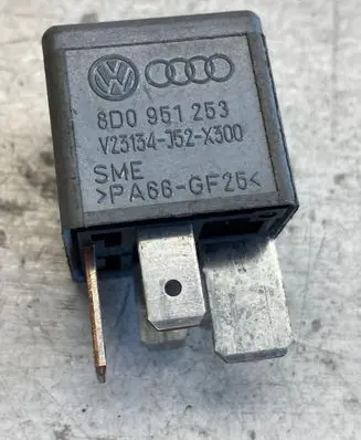 Audi A4 S4 B5 8D Other relay 8d0951253