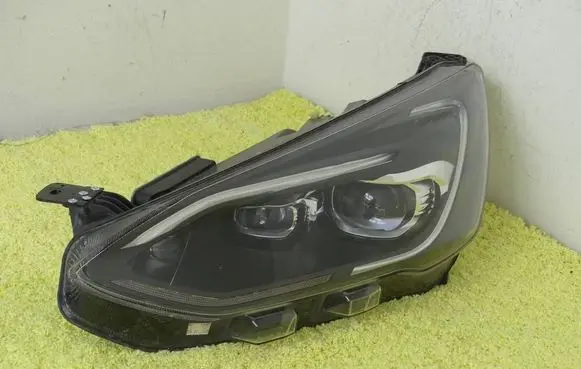 Ford Focus Headlight/headlamp JX7B13E017AJ JX7B13626BH