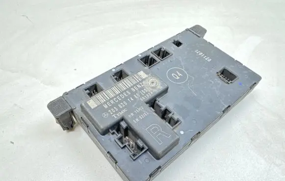 Mercedes-Benz E W210 Door control unit/module 2038201485 351324