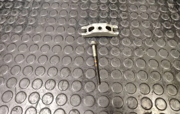 Skoda Octavia Mk3 (5E) Fuel Injector clamp holder 03L216