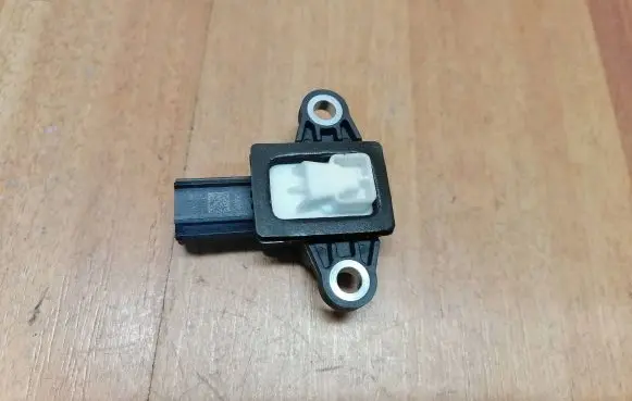 Jaguar XF X250 Airbag deployment crash/impact sensor 9X2314C676AA 10032009 9X2314C676AC