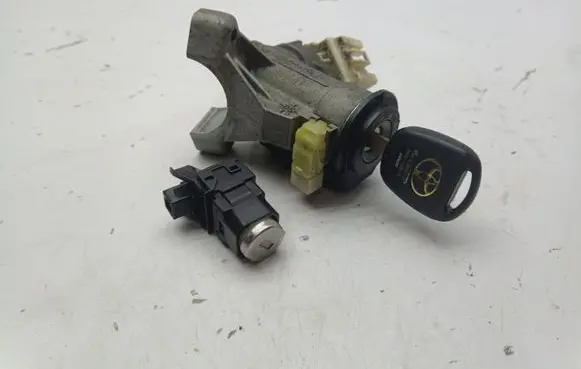 Toyota Yaris Ignition lock N0502241