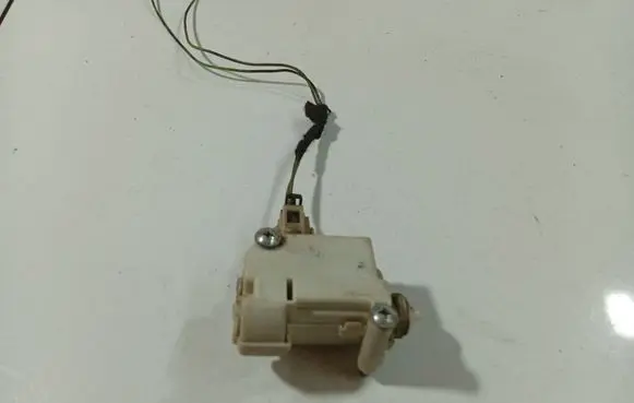 Audi A3 S3 8P Central locking motor D22083B0959781