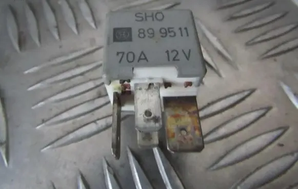 Volkswagen PASSAT B5 Other relay 443951253J