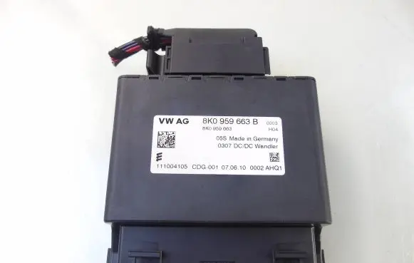 Audi A5 8T 8F Voltage converter/converter module 8K0959663B