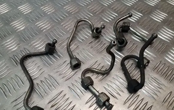 Fuel injector supply line/pipe