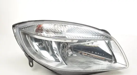 Skoda Fabia Mk2 (5J) Headlight/headlamp ZAMIENNIK